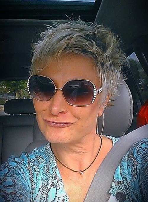 Short Haircuts for Older Women-17