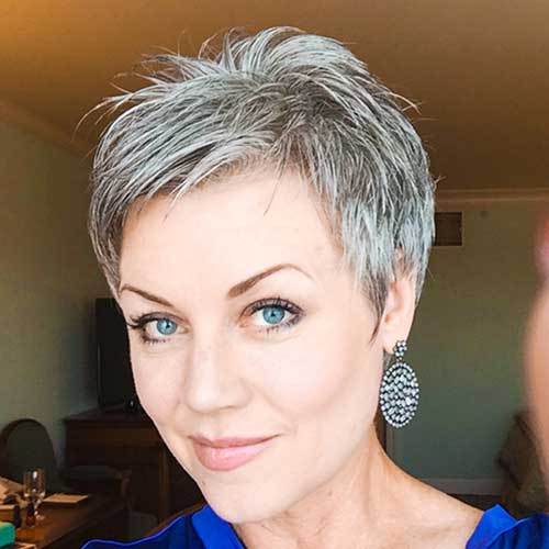 Best Short Haircuts for Older Women with 20 Pics