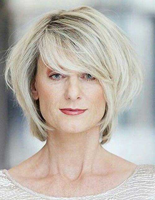 Short Haircuts for Women Over 50-15