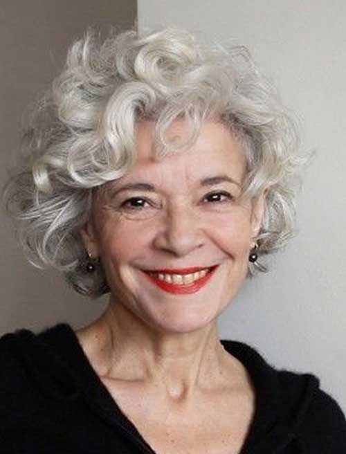 Short Haircuts for Older Women-19
