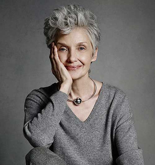 Short Haircuts for Older Women-29