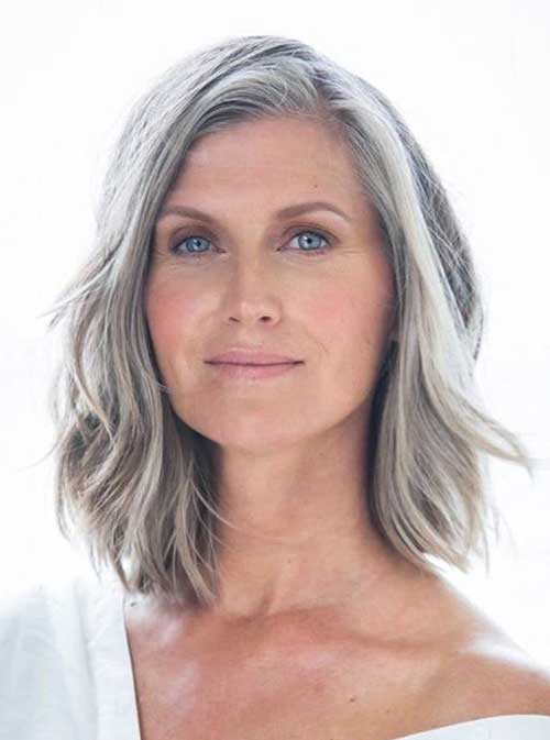 Short Haircuts for Older Women-9