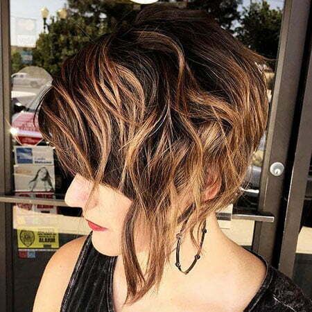30 Short Hairstyles for Wavy Hair