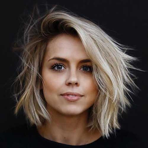 Layered Short Haircuts for Round Faces-12