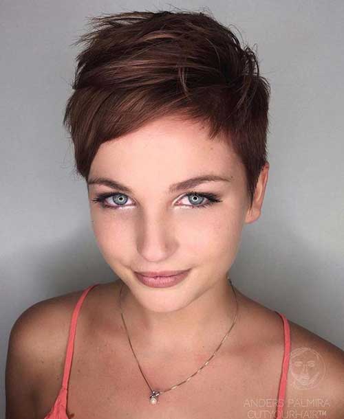 Layered Short Haircuts for Round Faces-13