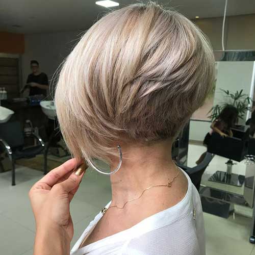 Flattering Layered Short Haircuts for Thick Hair