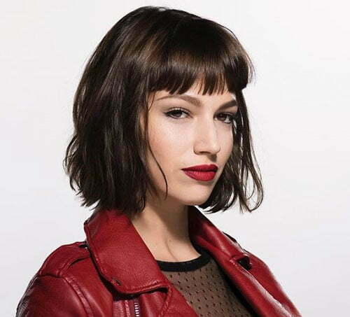 Tokyo Short Hairstyles for Wavy Hair with Bangs-20