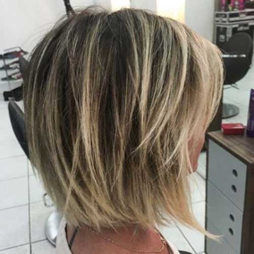 Short Hairstyles for Women Over 40-12