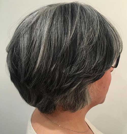 Short Graduated Haircuts for Women with Thick Hair -9