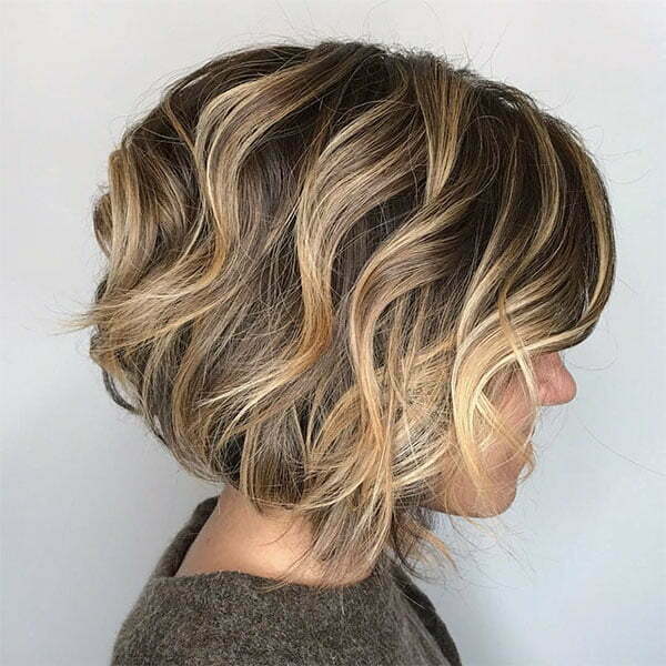 2021 hairstyles for wavy hair