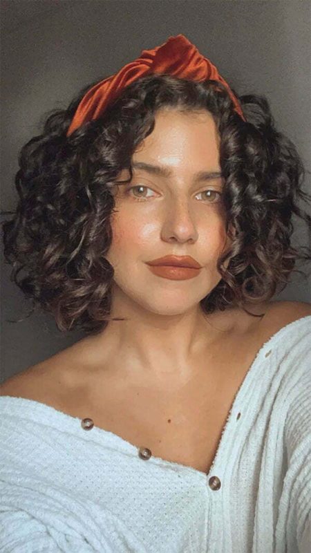 hairstyle for curly hair female