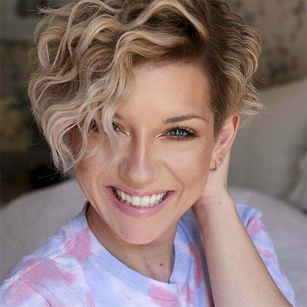 short haircuts for women with curly hair