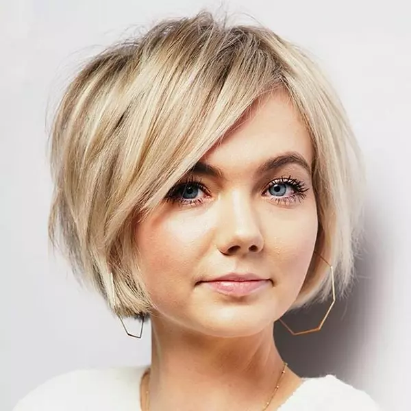 Cute Blonde Hairstyles for Round Faces