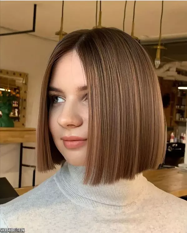 Short Straight Bob Haircuts for Round Faces