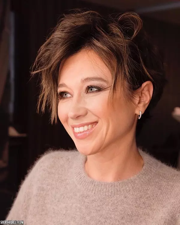 Short Haircuts For Women Over 50 With Wavy Hair