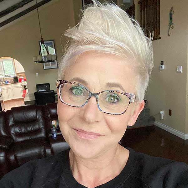 Pixie Haircuts For Older Women With Glasses
