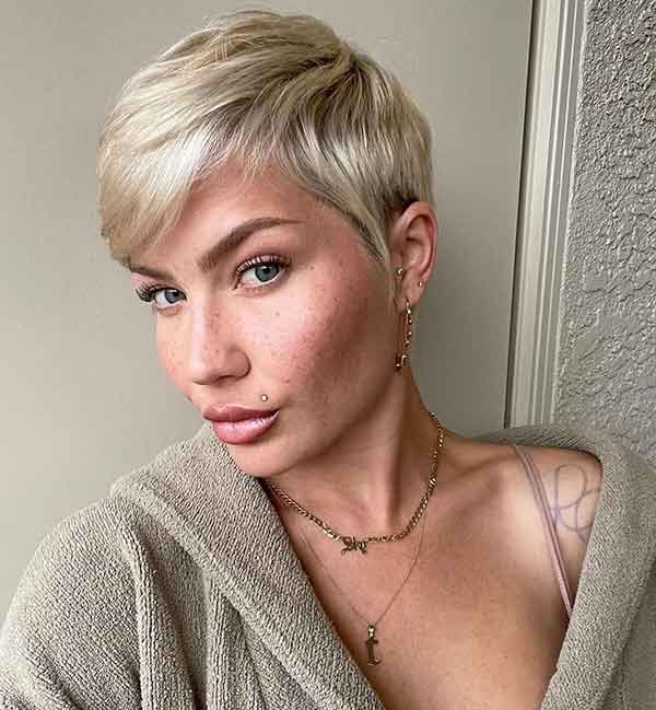Short Blond Hair With Bangs