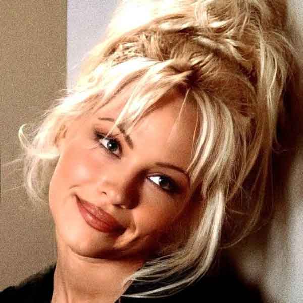 Pamela Anderson Short Hair
