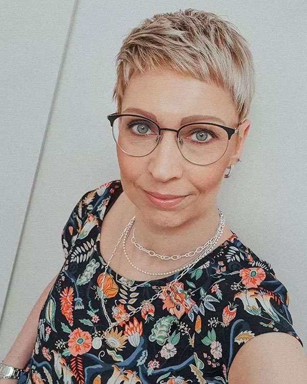 Very Short Hair Styles For Woman Over 50