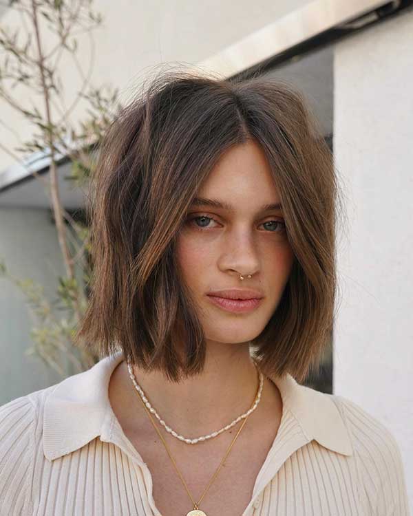 25+ Short Brunette Hairstyles and New Trends in 2023