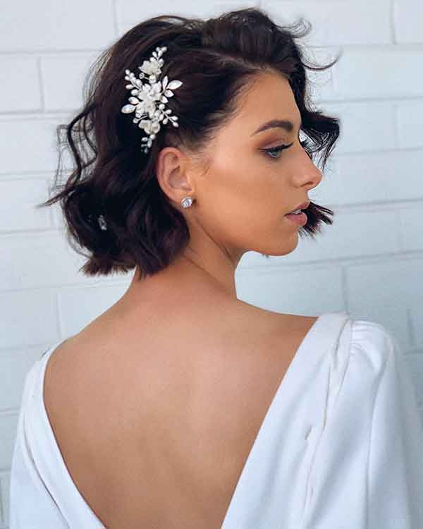 ✨Easy Twist Indian Hairstyle✨ Another super simple and re creatable  hairstyle that goes very well with ethnic and Indian outfits. You'll love  the... | By Knot Me Pretty | Facebook